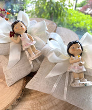Bomboniera bimba comunione in resina colorata in 2 modelli assortiti completa di confezione di confetti su busta in tessuto e bigliettino stampato

Dimensione: cm 3 x h cm 6.5.

Il prezzo si riferisce alla singola busta.

La vendita è assortita nei 2 modelli.

Richiedere info via e-mail per disponibilità.