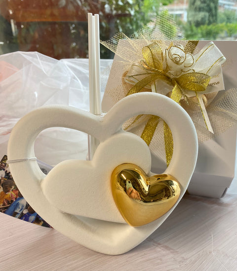 bomboniera profumatore/diffusore in porcellana cuore oro completa di confezione di confetti come bomboniera da donare per il 50 anniversario di matrimonio 