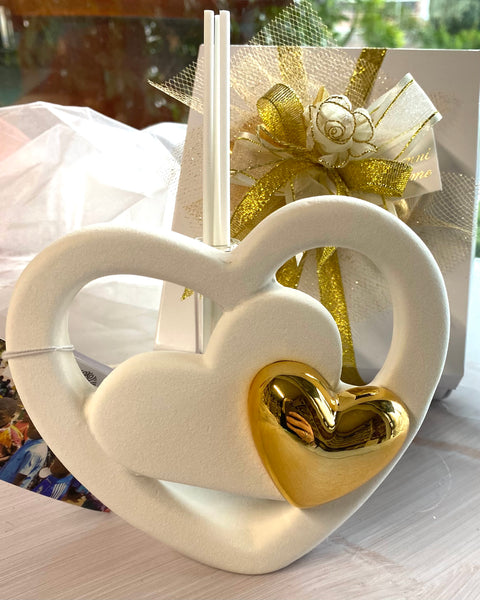 bomboniera profumatore in porcellana cuore oro completa di confezione di confetti come bomboniera da donare per il 50 anniversario di matrimonio 