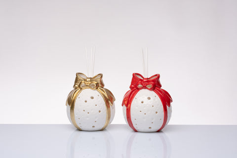 Profumatore sfera di Natale completo di bottiglietta profumo e confezione regalo proposto in 2 colori assortiti.

Dimensione: dm 10.

Il prezzo si riferisce al singolo profumatore.
La vendita è assortita nei 2 colori.
Sfera come articolo da regalo per Natale.