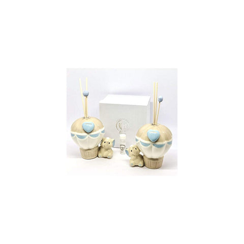 SET 10 Profumatori a mongolfiera con elefantino Ciuffo in porcellana celeste in 2 modelli assortiti completi di scatola, bottiglietta profumo e bastoncini.

Dimensione: d cm 9 x h cm 11 + bastoncini.

Il prezzo si riferisce all'intero set di 10 profumatori mongolfiera.
La vendita è assortita nei 2 modelli.
Bomboniera per il battesimo o articolo da regalo.
