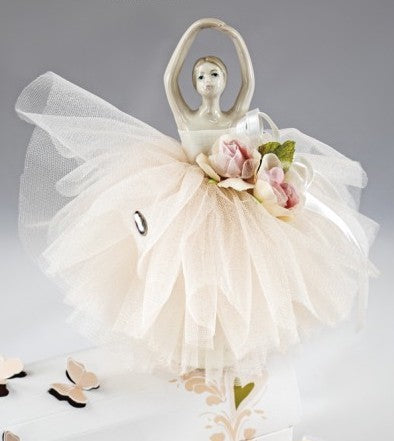 Bomboniera ballerina alta Sana in porcellana con vestito in tulle color cipria completa di scatola regalo.
Dimensione: d cm 22 (con vestito aperto) x h cm 19.
Ballerina come bomboniera per Comunione o come articolo da regalo per varie ricorrenze.
Richiedere info per il confezionamento.