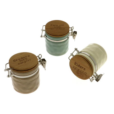 SET 6 BARATTOLI in ceramica con tappo ermetico in legno e con frase in 3 colori assortiti.
Dimensione: cm 6 xh 7.
Il prezzo si riferisce all'intero set di 6 barattoli.
Barattoli come bomboniera per varie ricorrenze.